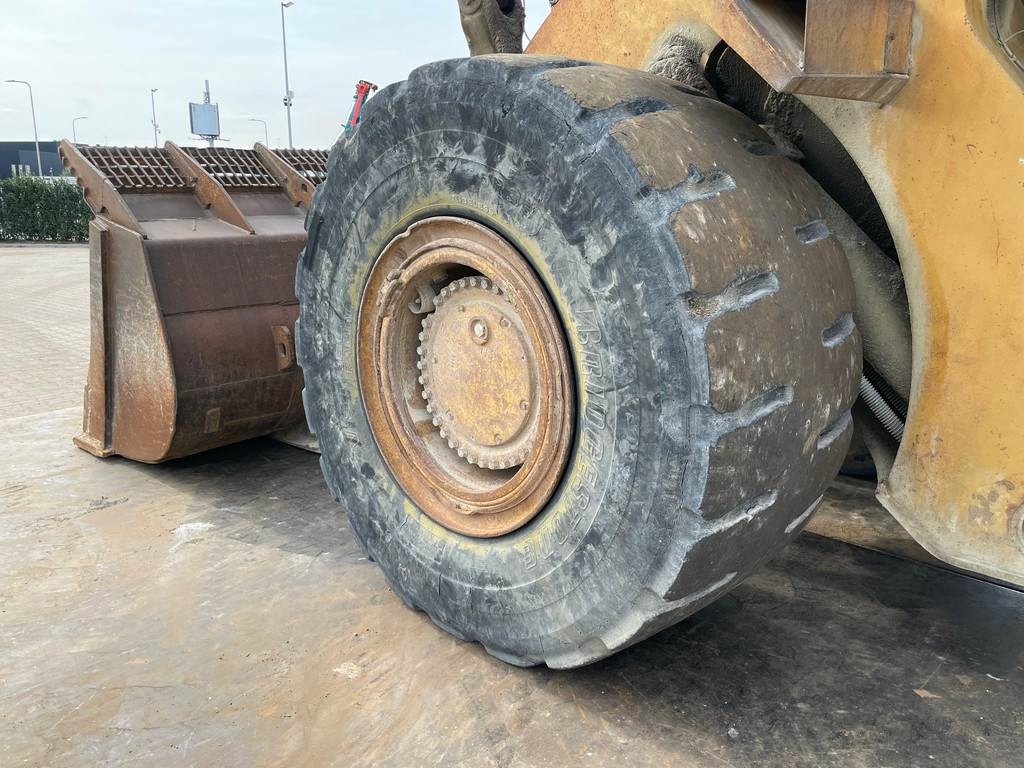 CAT 988B