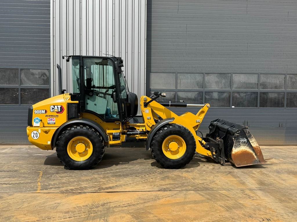 CAT 908M - Bucket + forks