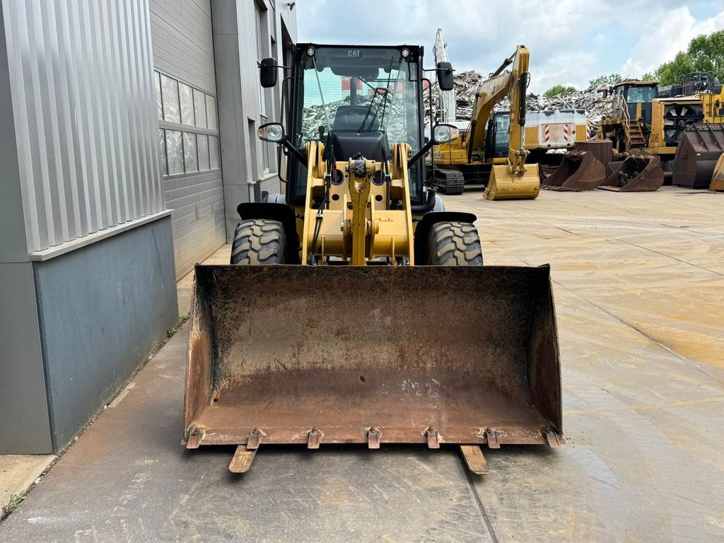 CAT 908M - Bucket + forks
