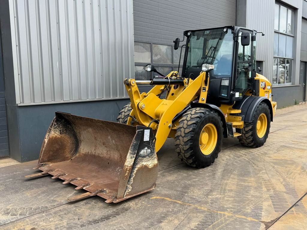 CAT 908M - Bucket + forks