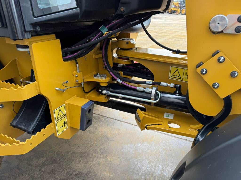 CAT 908M - Bucket + forks