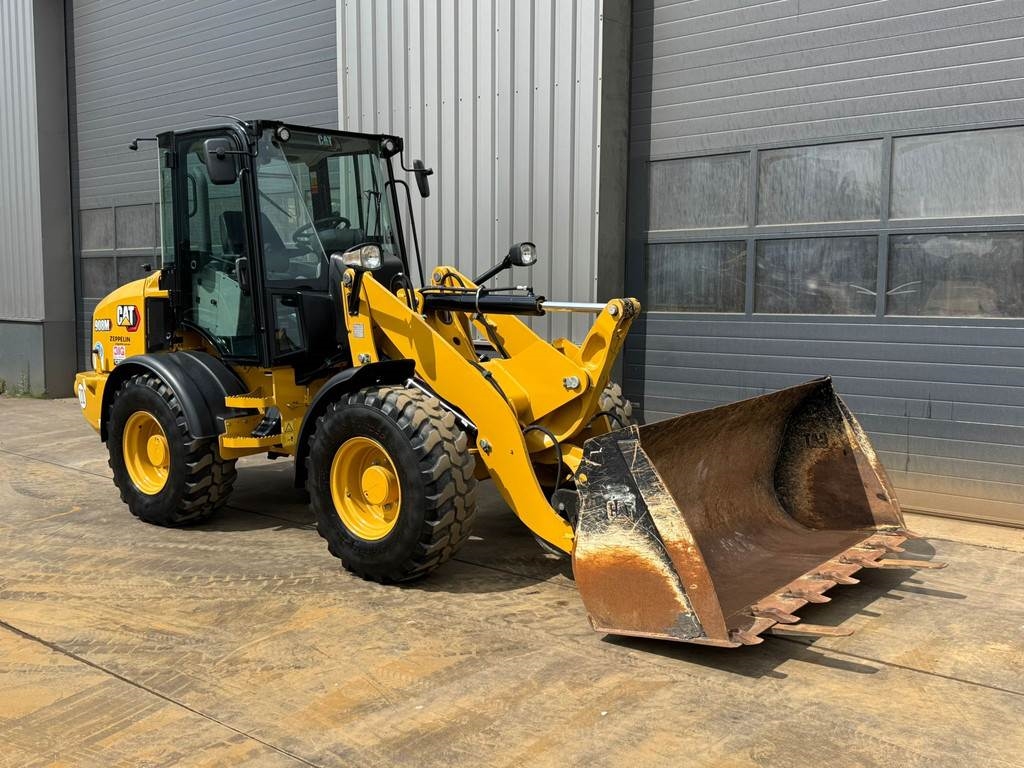CAT 908M - Bucket + forks