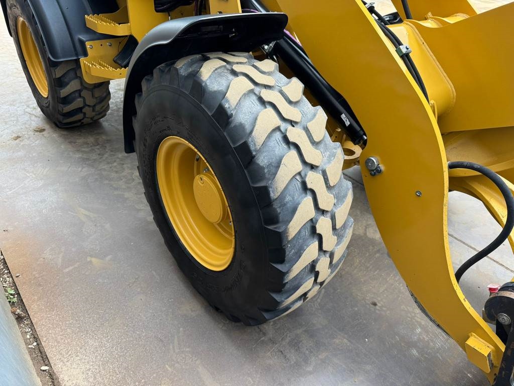 CAT 908M - Bucket + forks