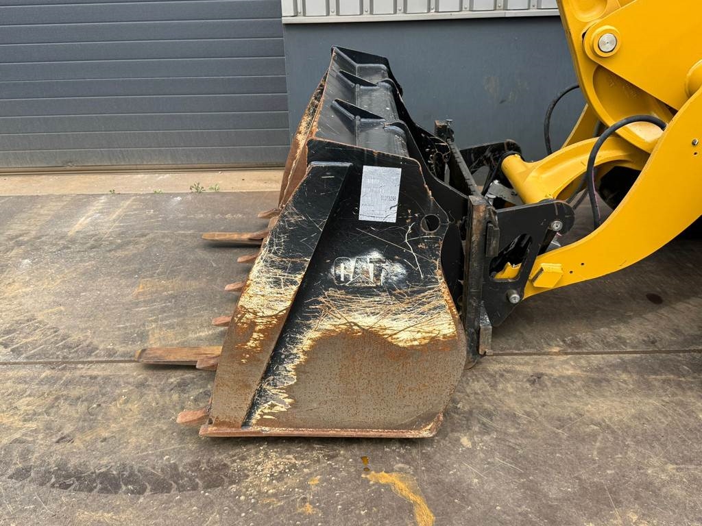 CAT 908M - Bucket + forks