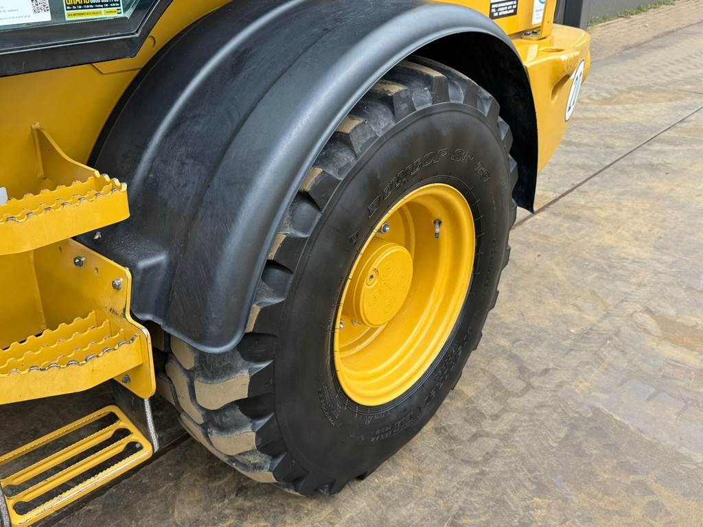 CAT 908M - Bucket + forks