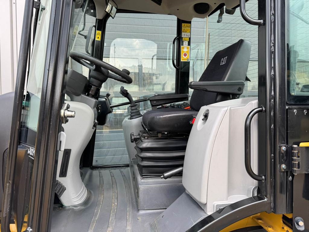 CAT 908M - Bucket + forks