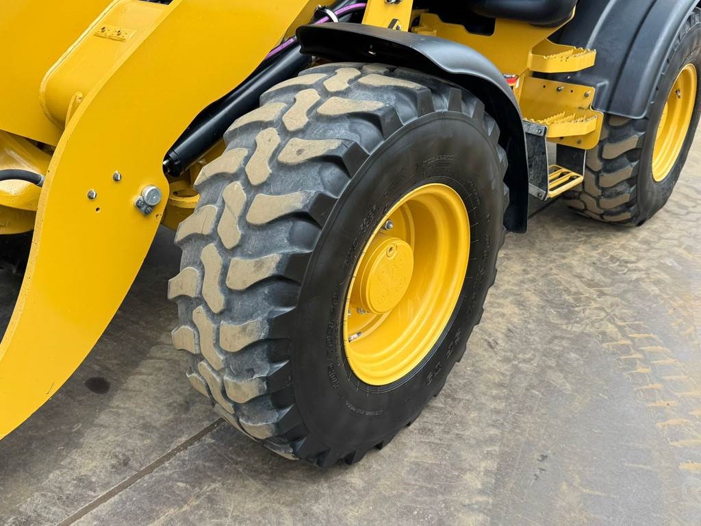 CAT 908M - Bucket + forks