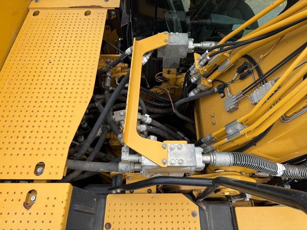 CAT 320GC