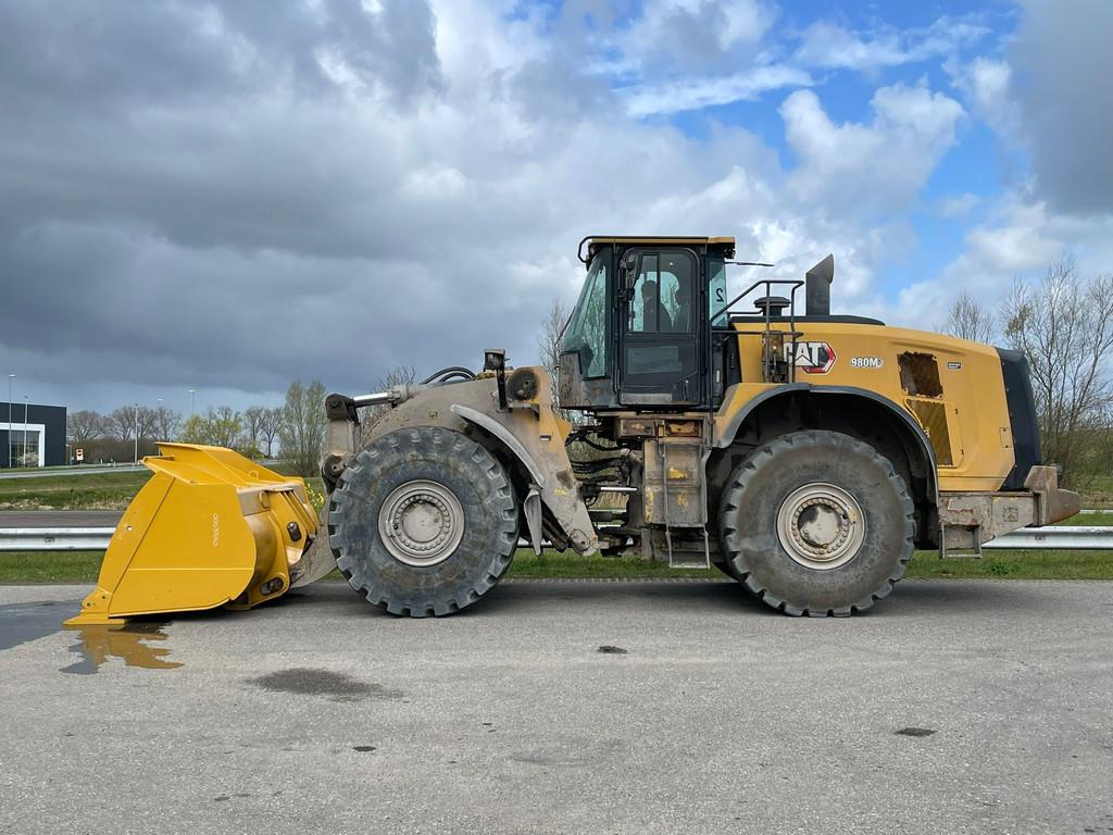 صورة ل شيولات 2020 كاتربيلر 980M