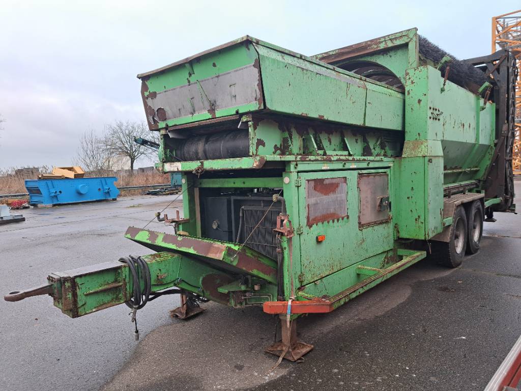 Farwick Mustang with Reman Engine + 4 screens