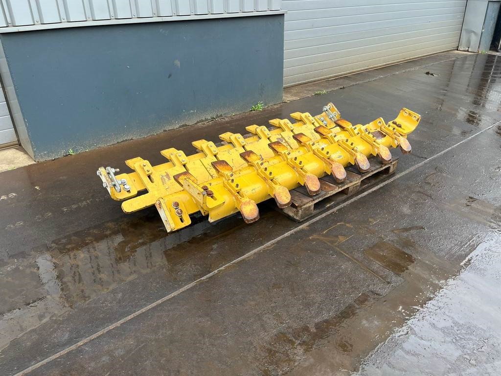 PadFoot Shells Scraper Blades to suit CAT CS64B/CS  Machineryscanner