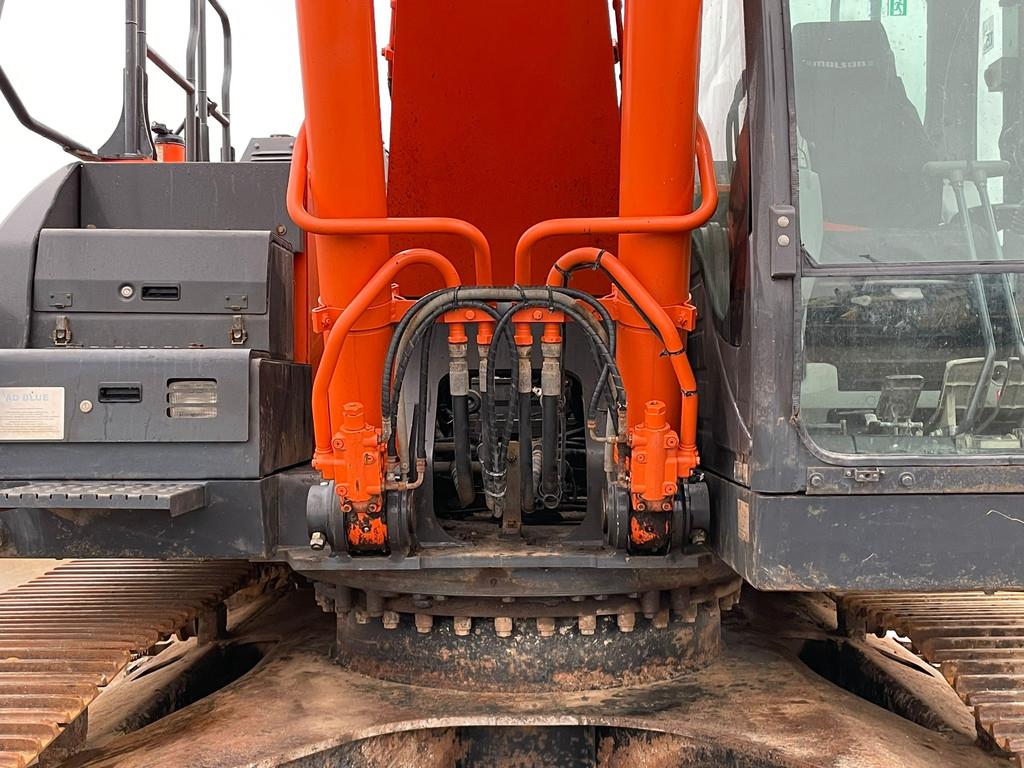 Hitachi ZX300LC-6