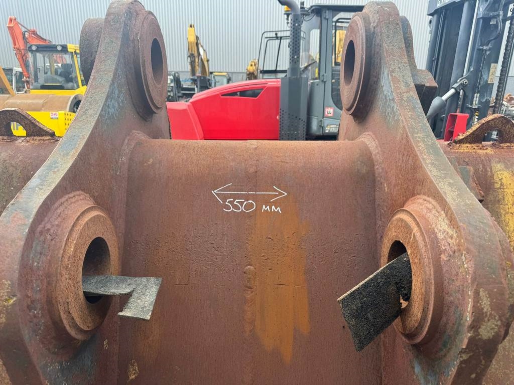 CAT 385 bucket with teeth