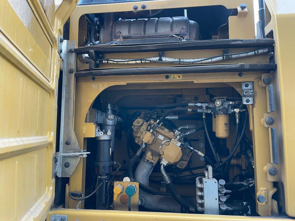 2015 Caterpillar 330FL-44388804