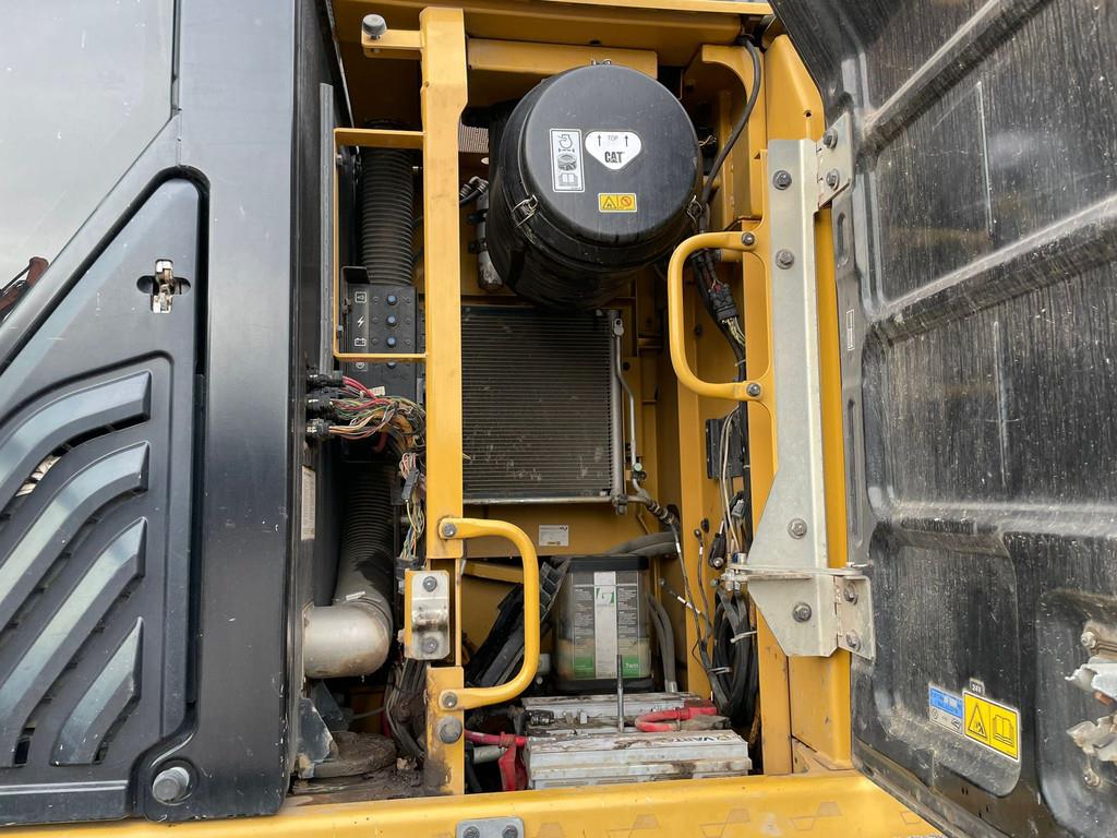 2015 Caterpillar 330FL-44388805