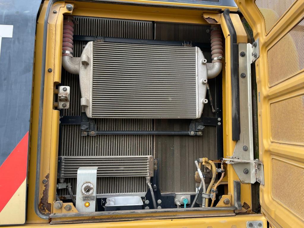 2015 Caterpillar 330FL-44388806