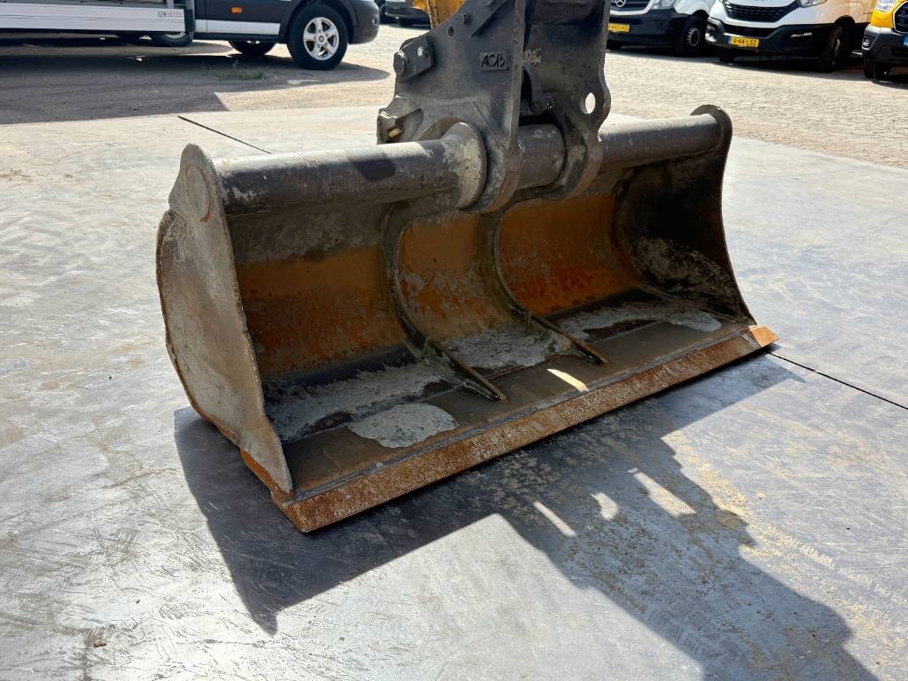 JCB 86C-1 - Hammer Lines / Quick Coupler
