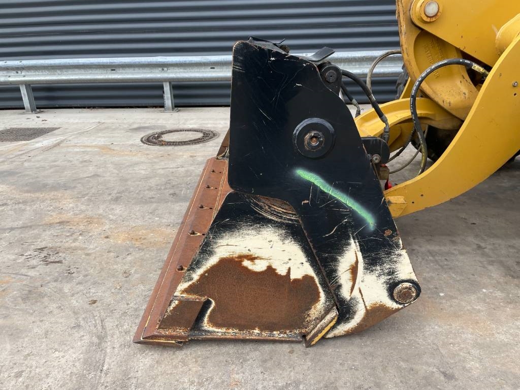 CAT 908 M