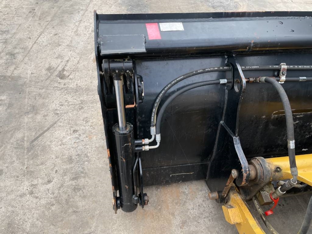 CAT 908 M