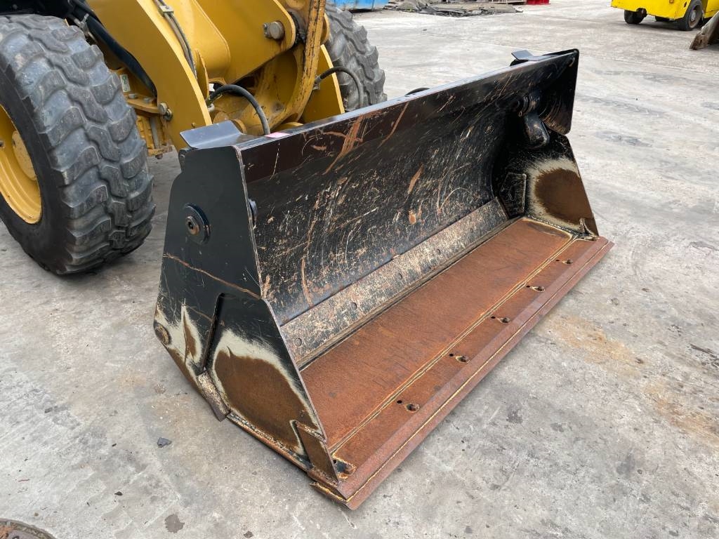 CAT 908 M
