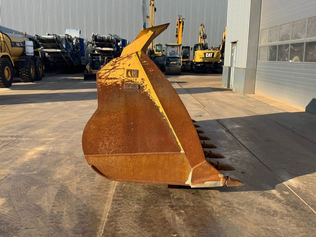 CAT 980M Bucket with teeth, Volvo groot