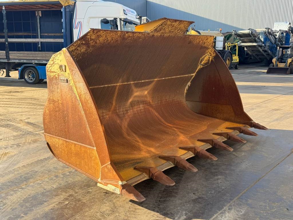 CAT 980M Bucket with teeth, Volvo groot
