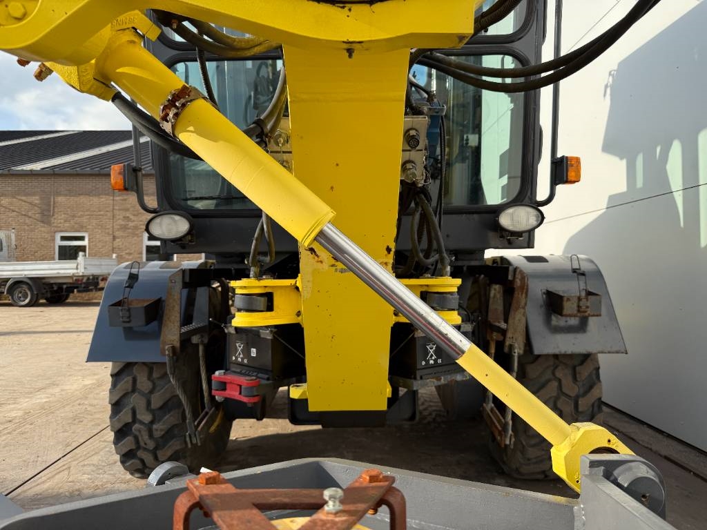 HBM BG110T-5 - Front Blade + Ripper / TRIMBLE AS400