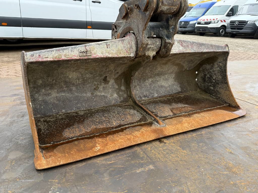 JCB 48Z-1 - Hammer Lines / Quick Coupler