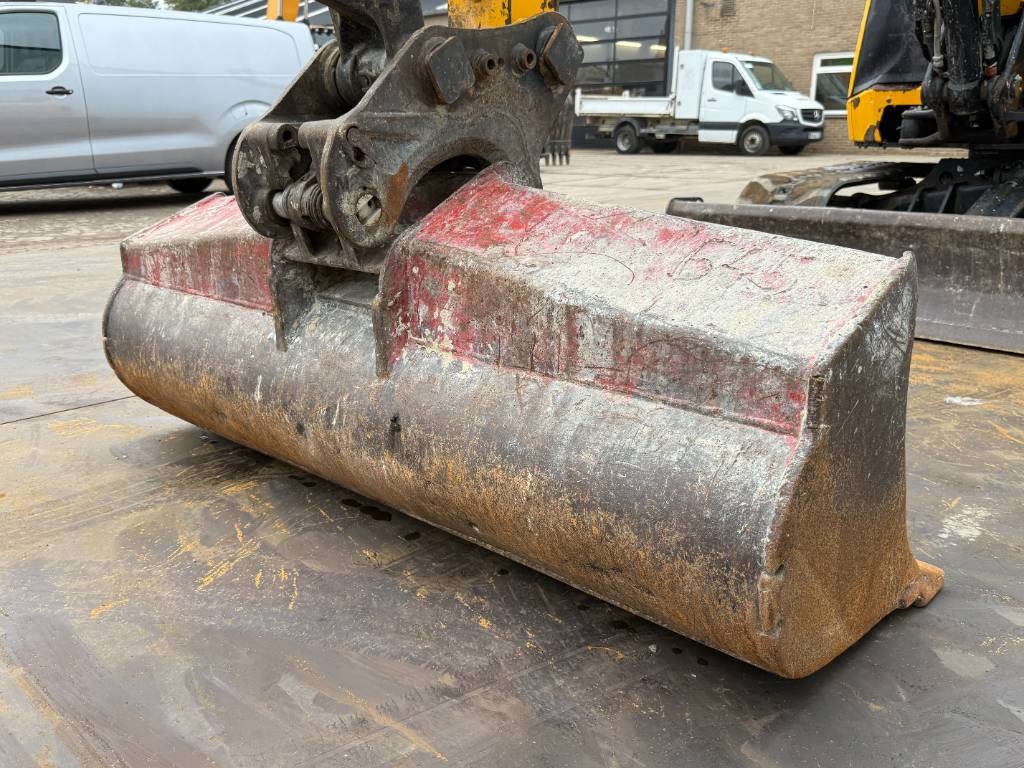 JCB 48Z-1 - Hammer Lines / Quick Coupler