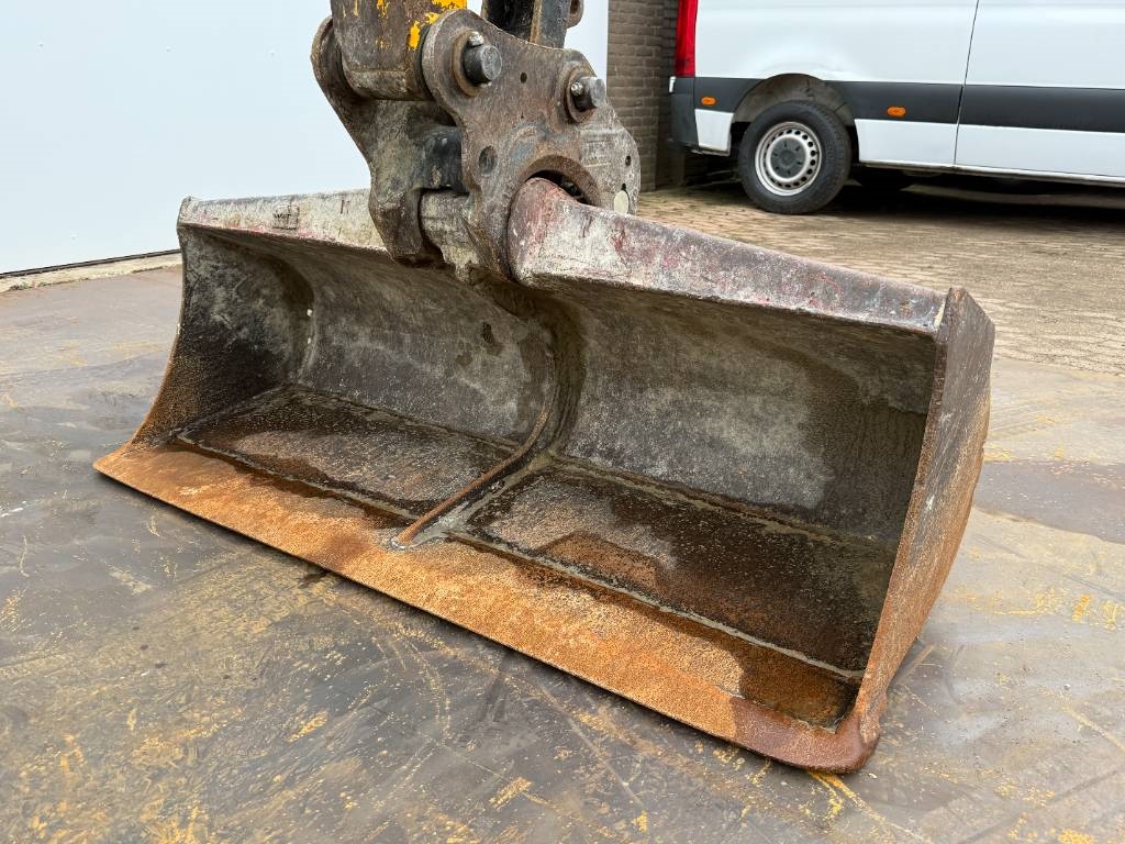JCB 48Z-1 - Hammer Lines / Quick Coupler