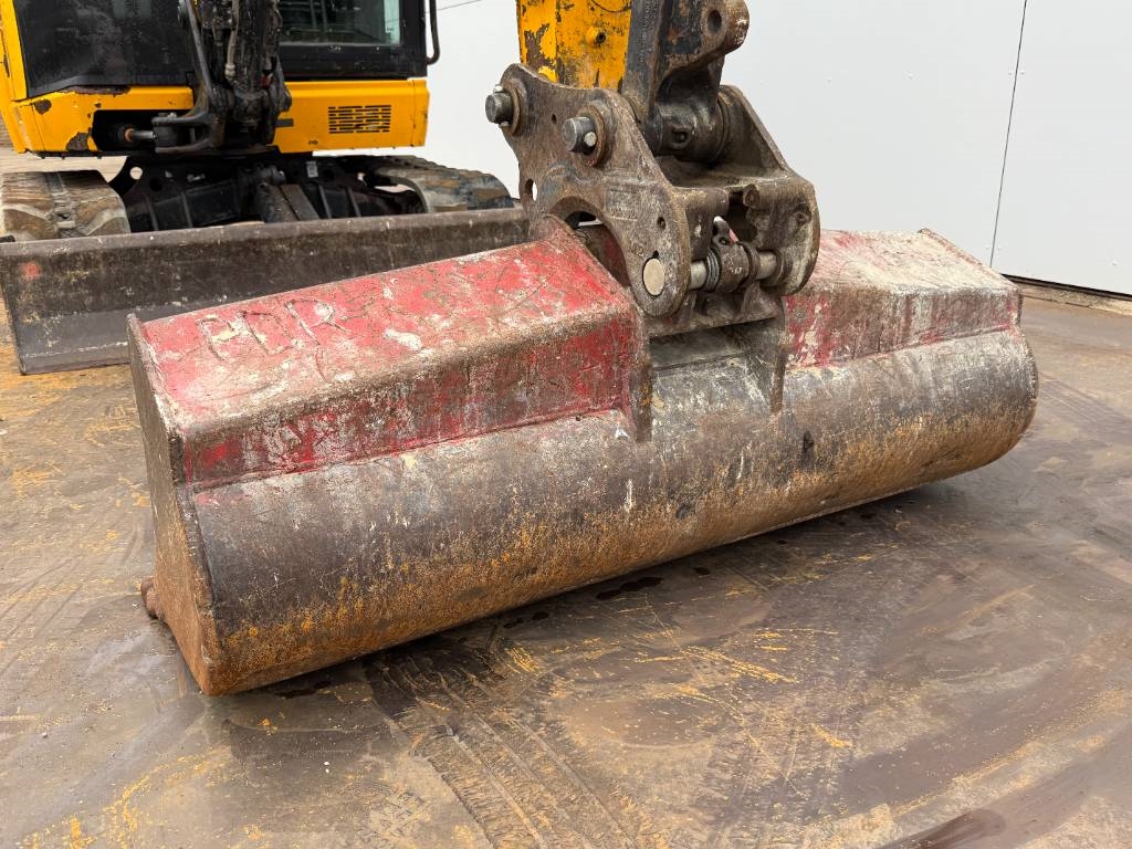 JCB 48Z-1 - Hammer Lines / Quick Coupler
