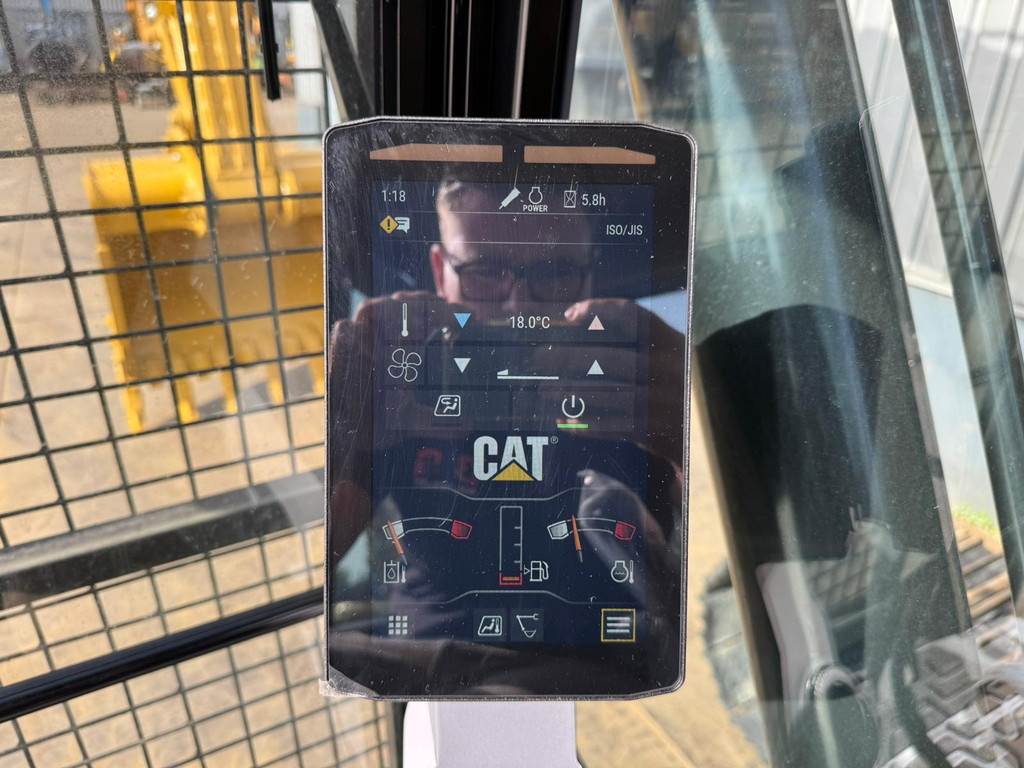 CAT 323D3
