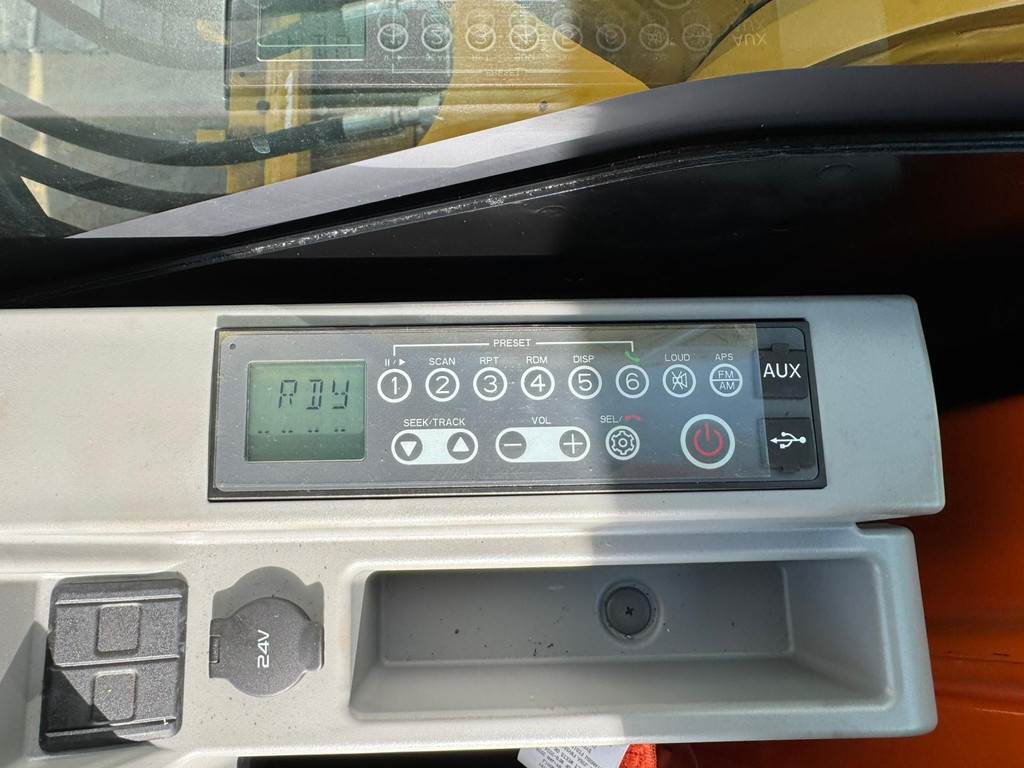 CAT 323D3