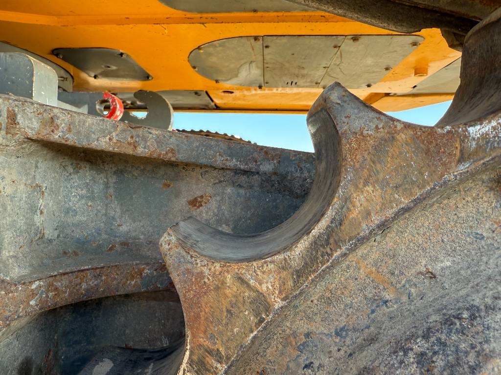Liebherr R944C UHD - 23 m Demolition / Hydr UC / OilQuick