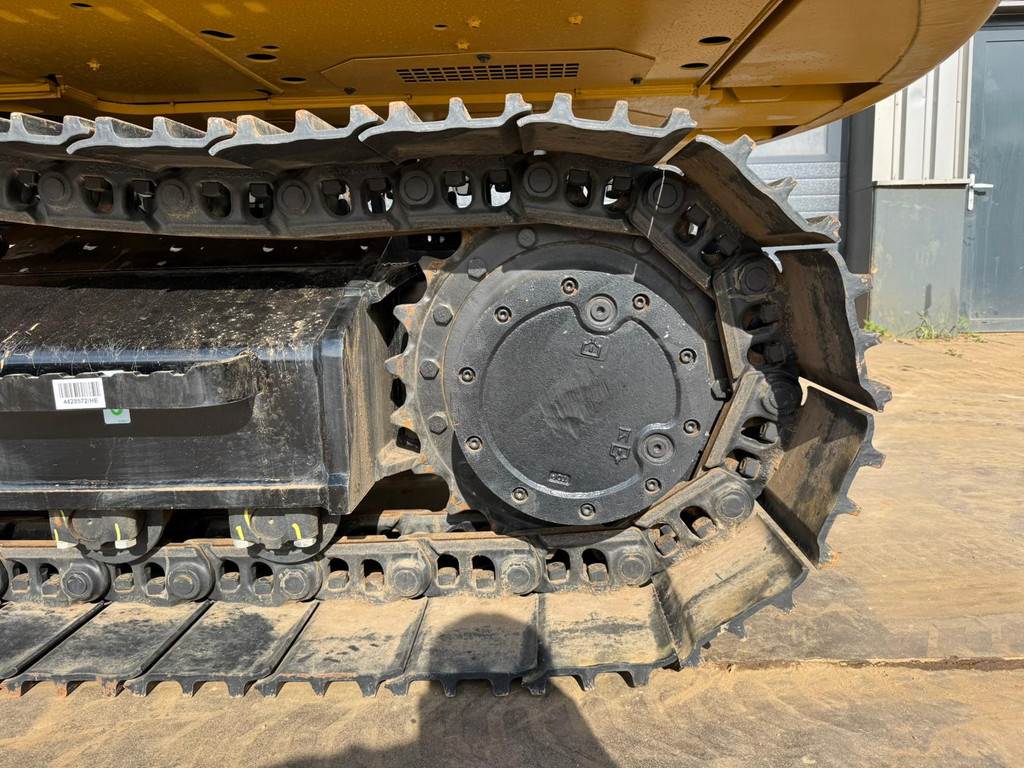 CAT 323D3