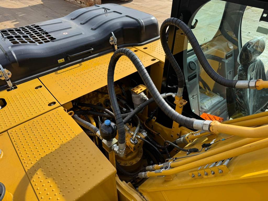 CAT 323D3