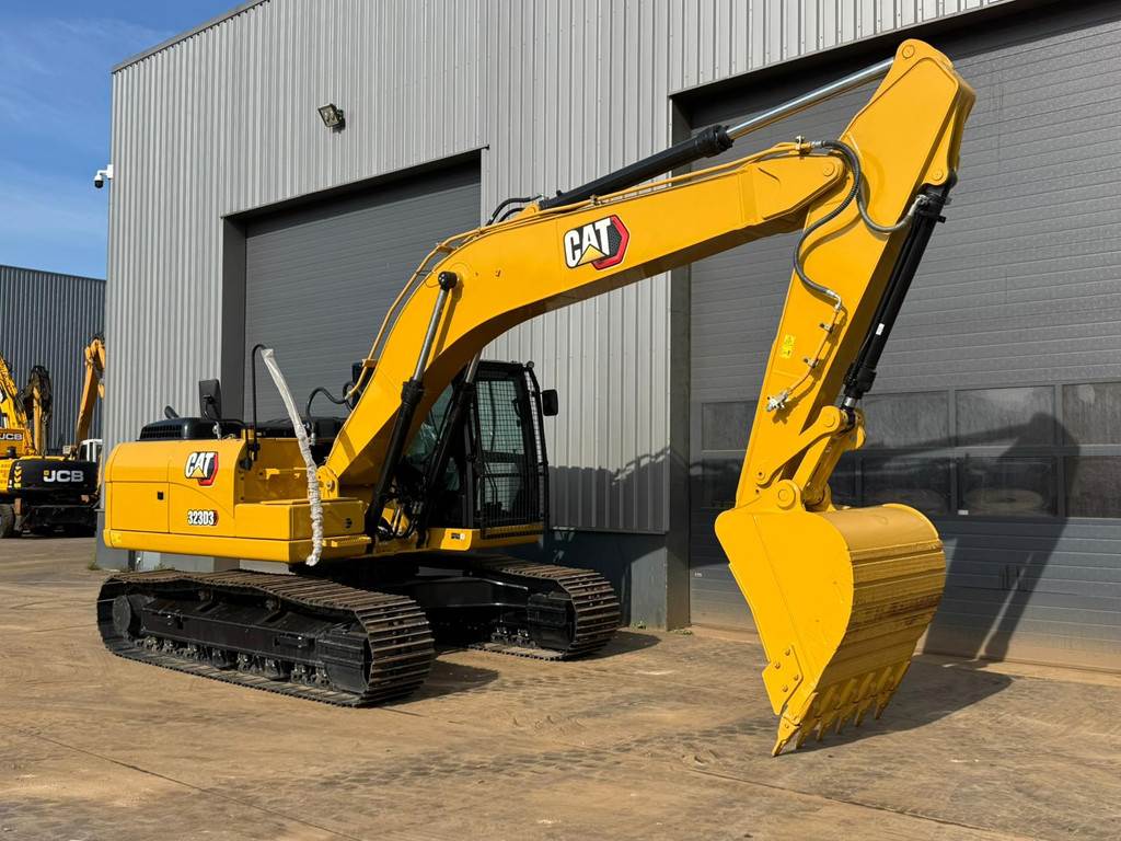 CAT 323D3