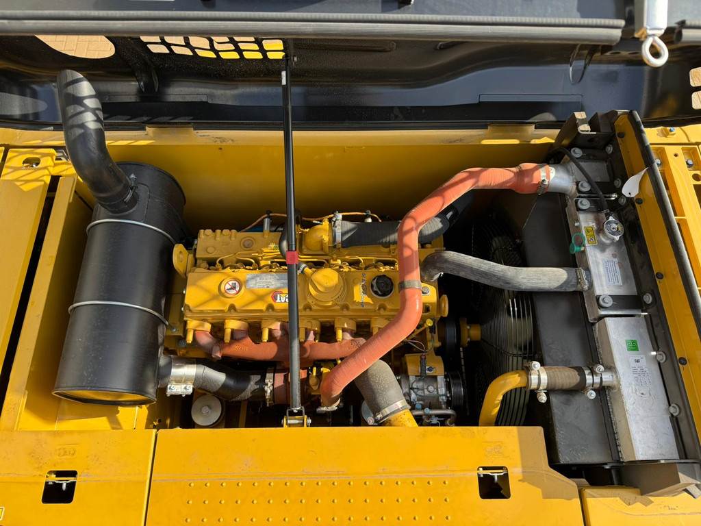 CAT 323D3