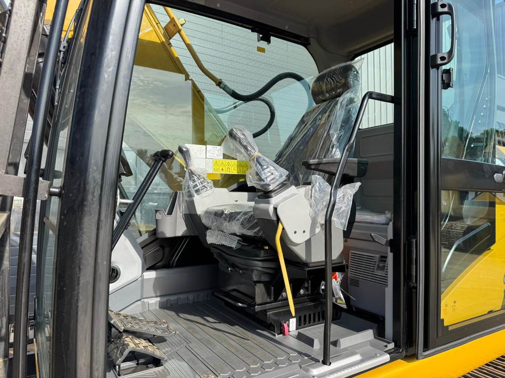 CAT 323D3
