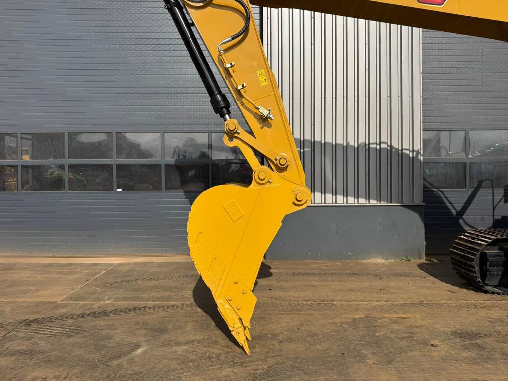 CAT 323D3