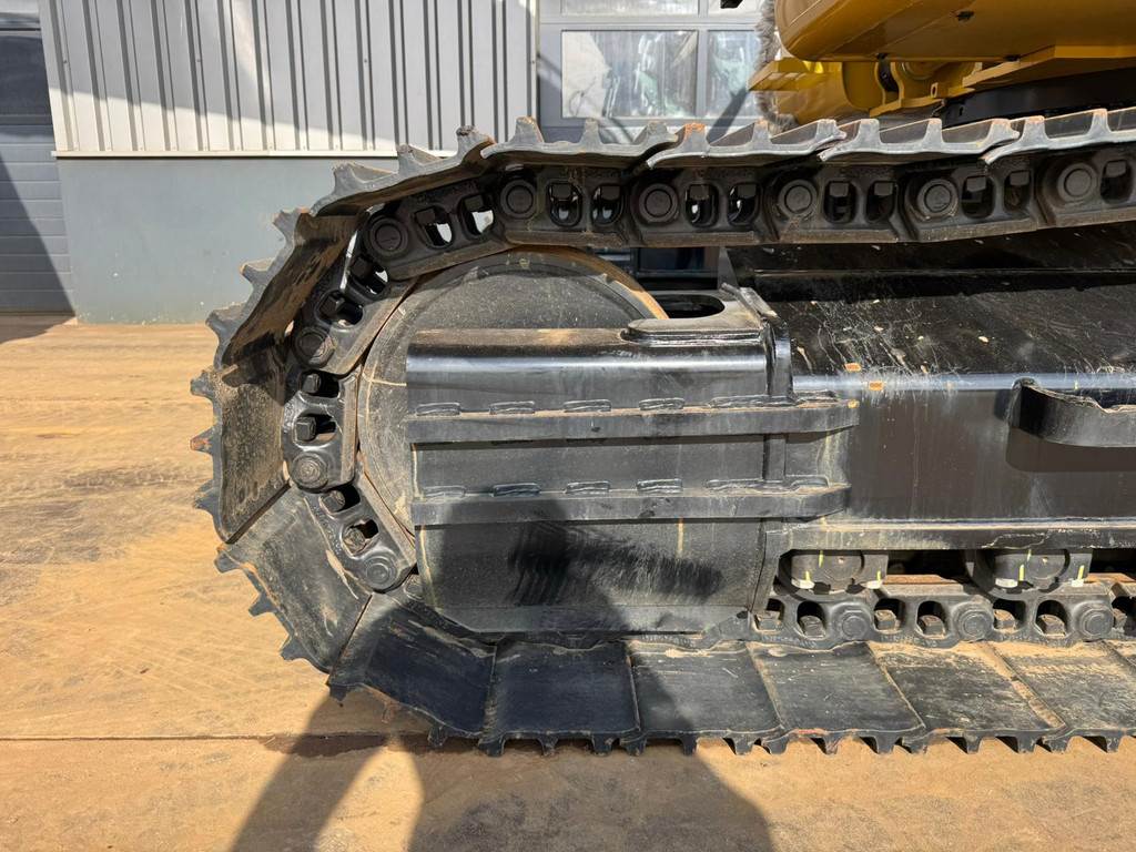 CAT 323D3