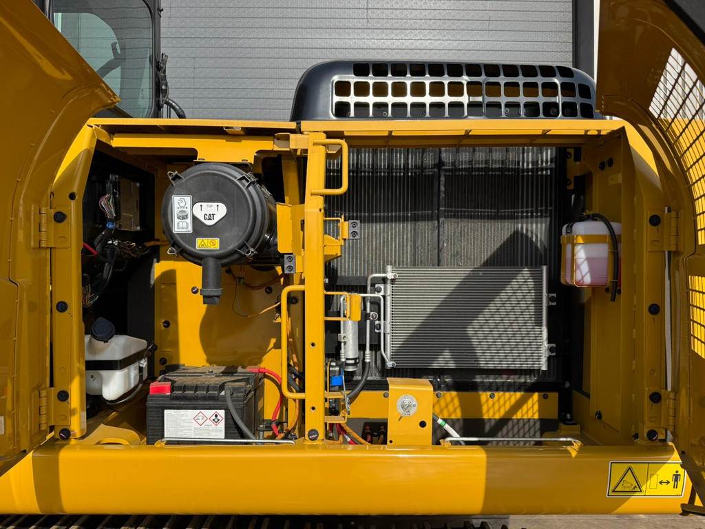 CAT 323D3