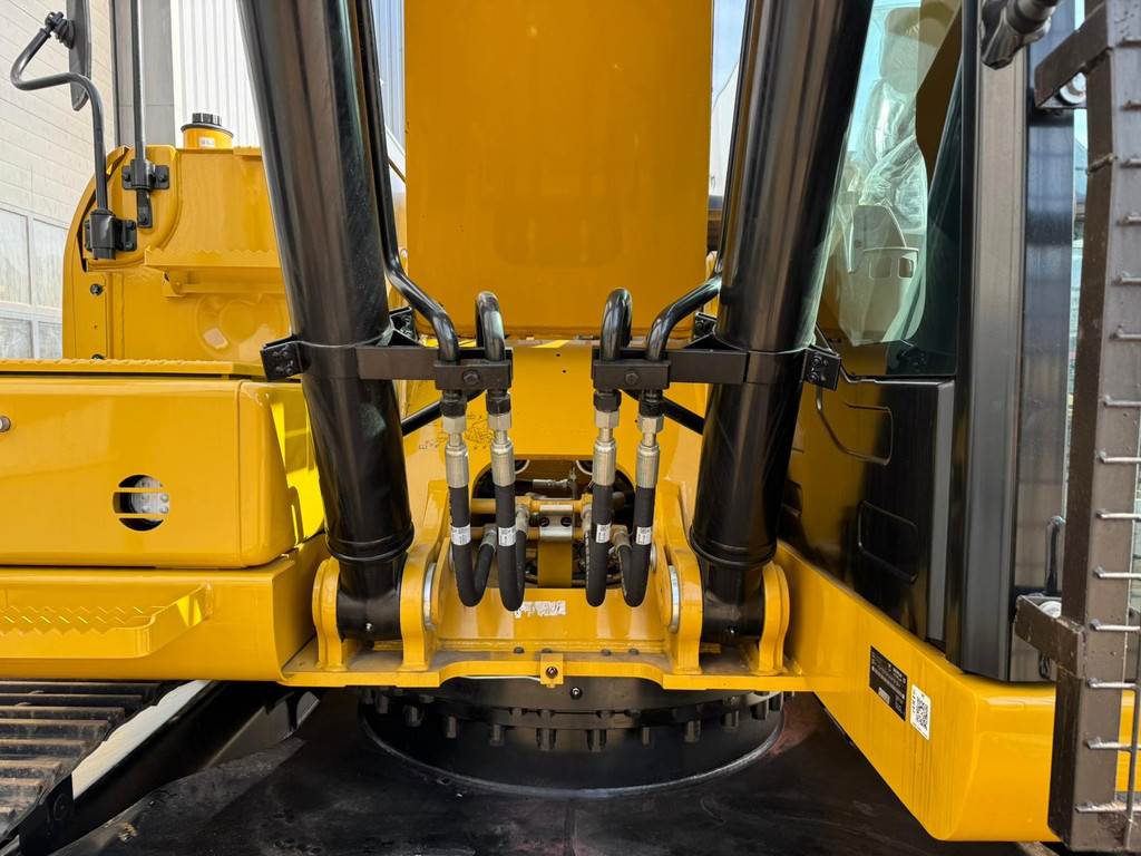CAT 323D3