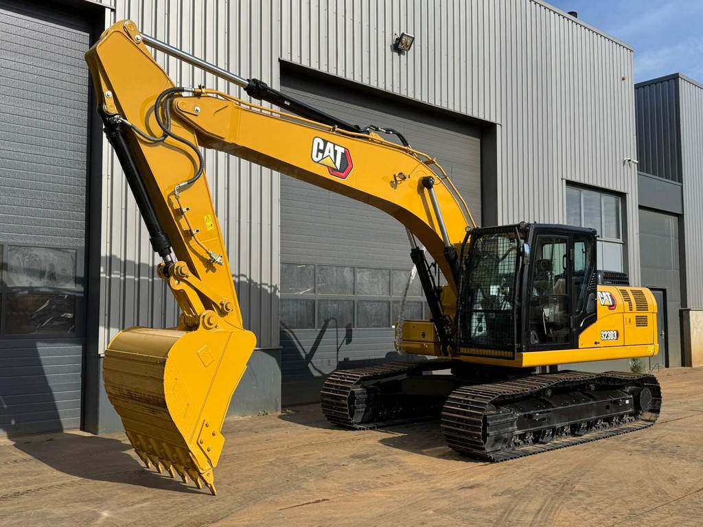 CAT 323D3