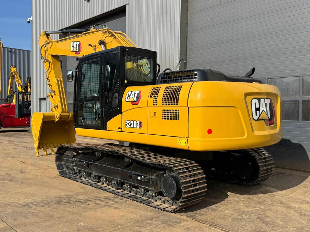 CAT 323D3