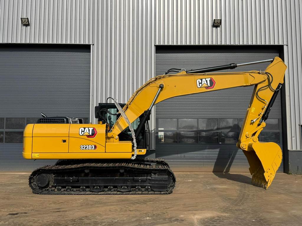 CAT 323D3