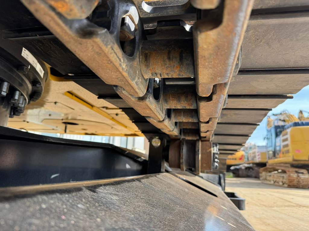 CAT 323D3