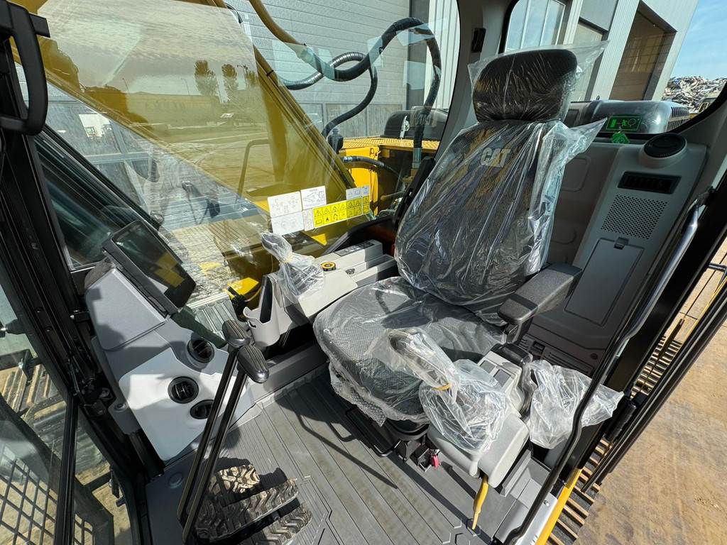 CAT 323D3
