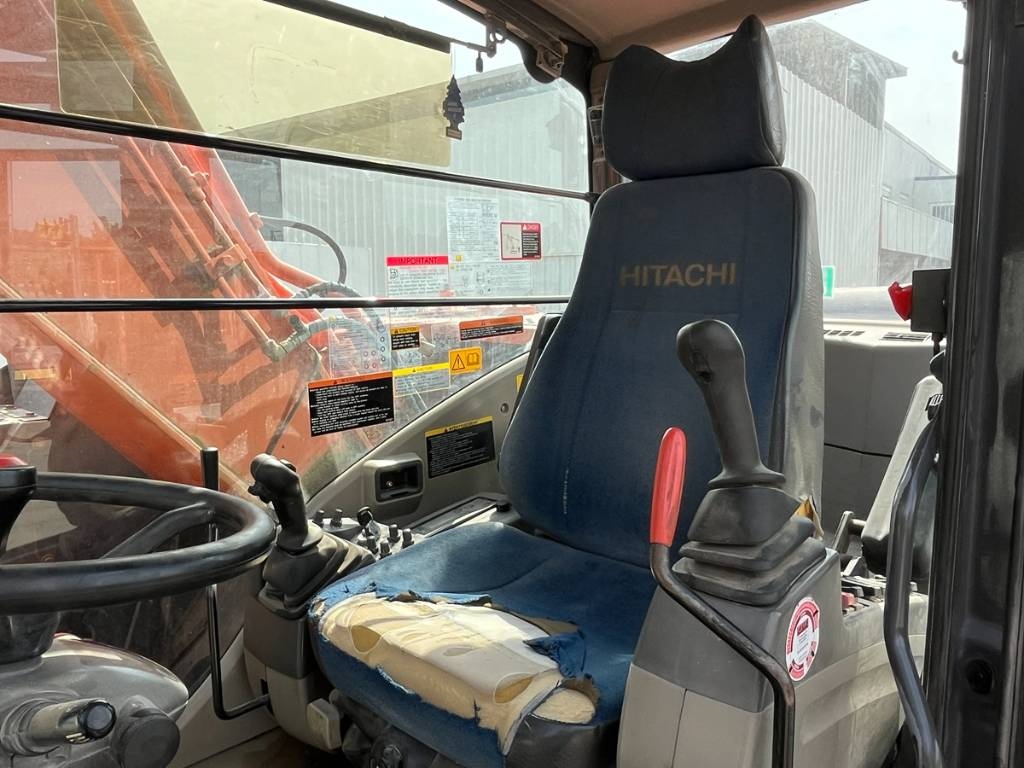 Hitachi ZX210W-3