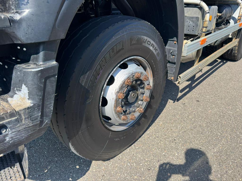 Iveco Trakker 410 6x4 Kipper